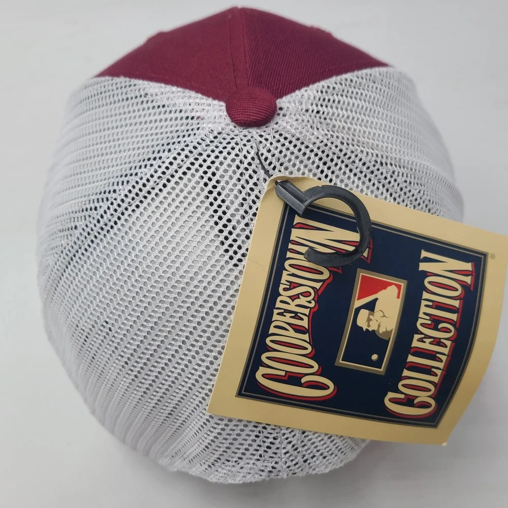 Philadelphia Phillies Hat Snapback Trucker Mesh Fan Favorite Maroon White MLB